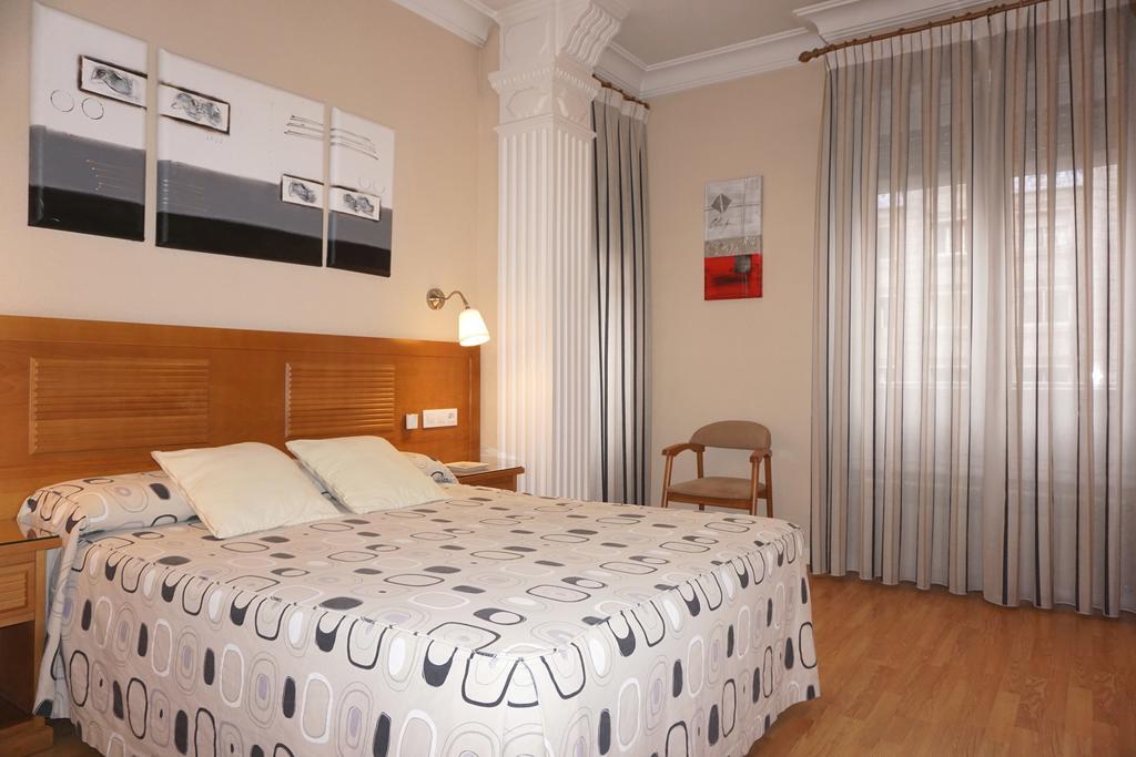 Santillan II Hotel Madrid Room photo